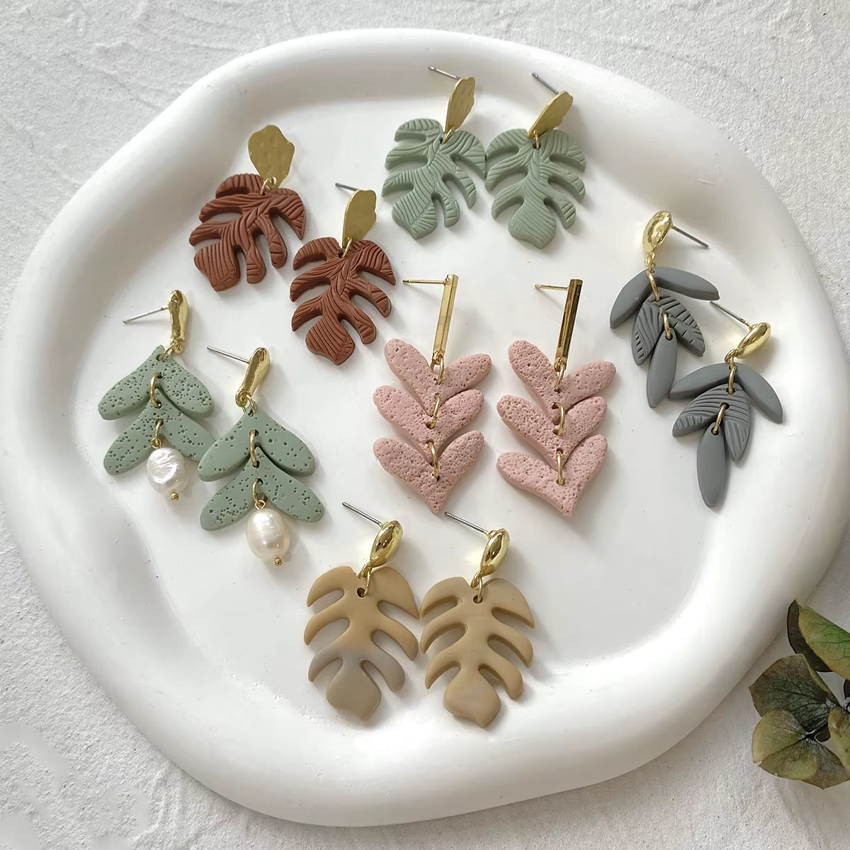 Handmade Textured Leaf Polymer Clay Earrings for Women Multicolor Molded Heart Floral Pearl Drop Earrings Jewelry 2022